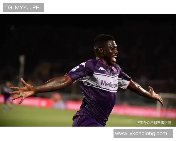 足球明星在比赛中被教练罚球的背后故事揭秘