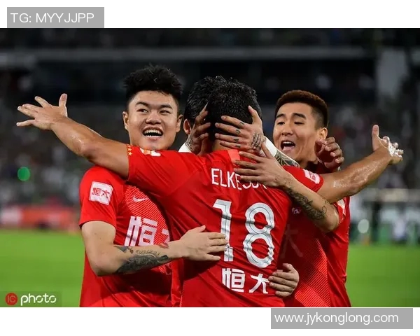 恒大与国安历史交锋战绩回顾及分析两队对决的精彩瞬间